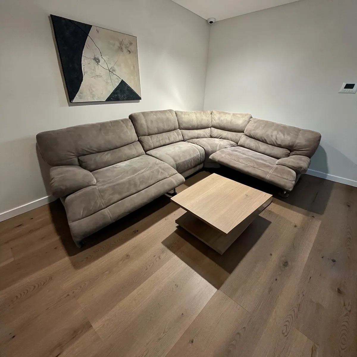 Beige corner recliner sofa set - Image 1