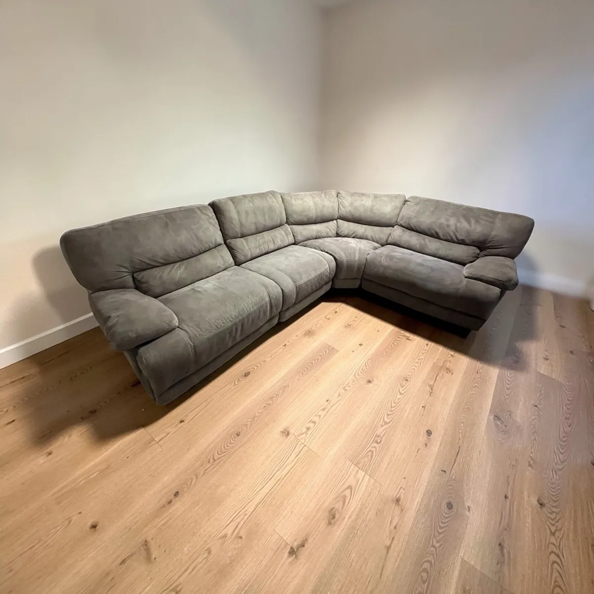 Beige corner recliner sofa set - Image 4