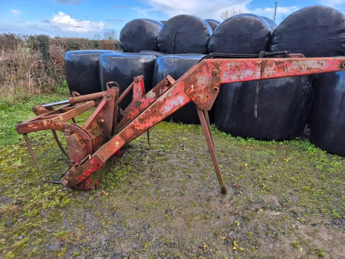Loader and Bucket - Image 3