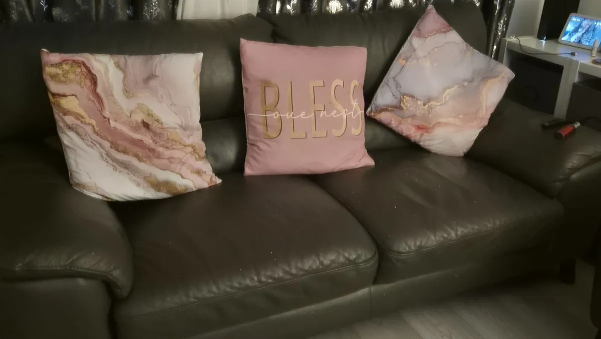 Leather suite 3 & 2 seater - Image 1