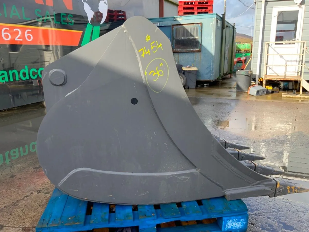 UNUSED MILLAR BUCKET.......80mm PINS......7454. - Image 3