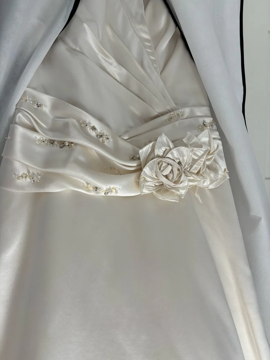 Wedding dress - Image 2