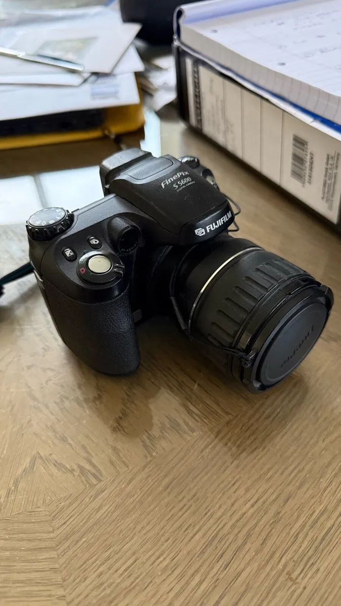 Fujifilm Finepix s 5600 - Image 2