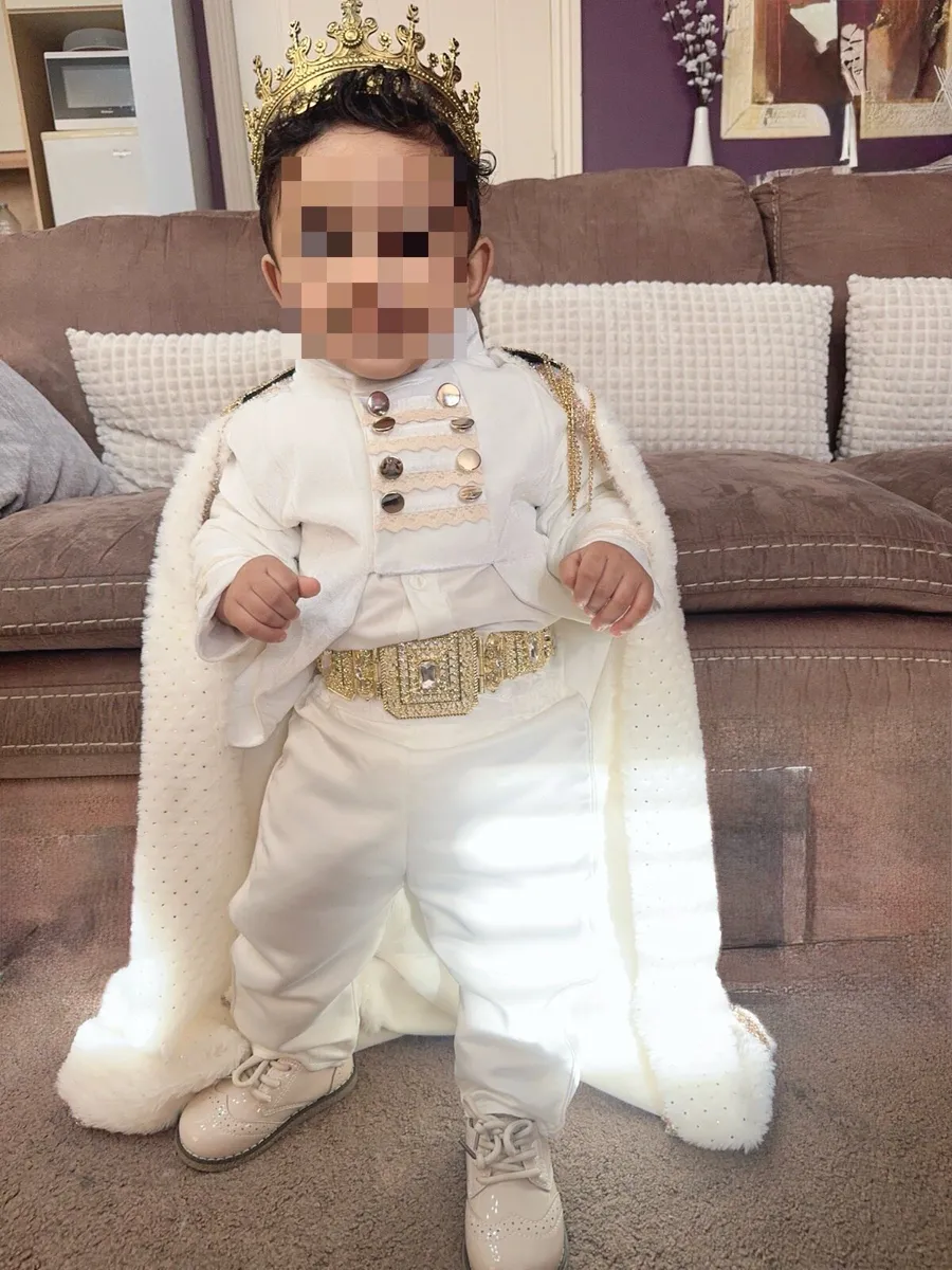 Baby Boyd’s king’s costume - Image 2