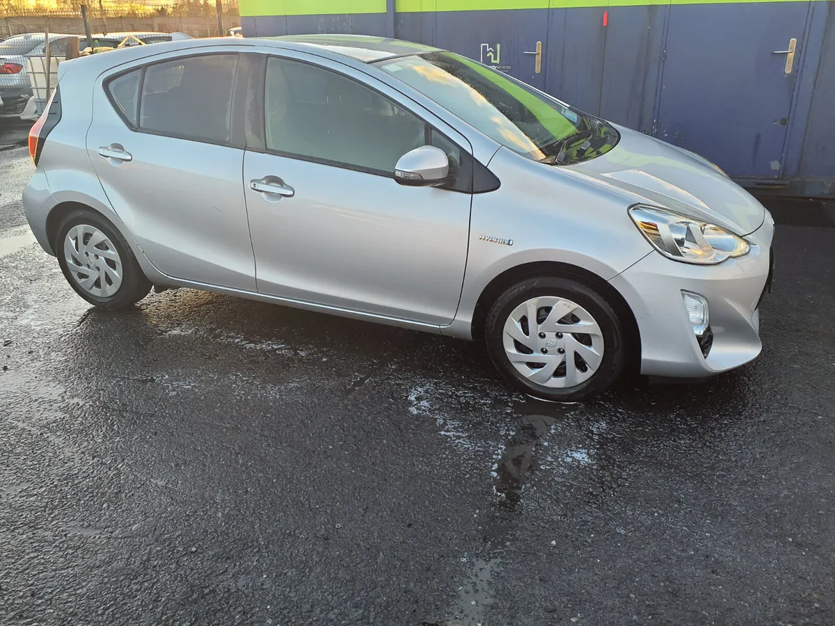 Toyota Aqua 2016 theft damage - Image 2