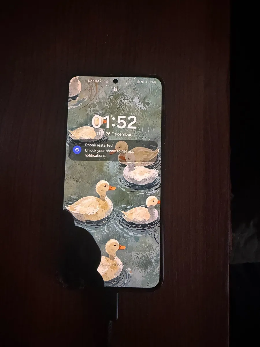 Samsung S23 - Black - 128GB - *Screen broken* - Image 2