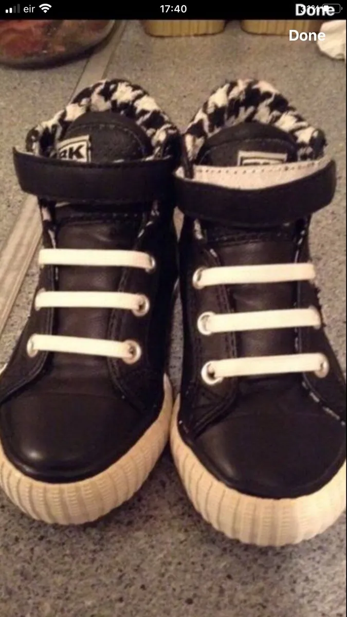 Boys new runner boots size 5 €10 - Image 1