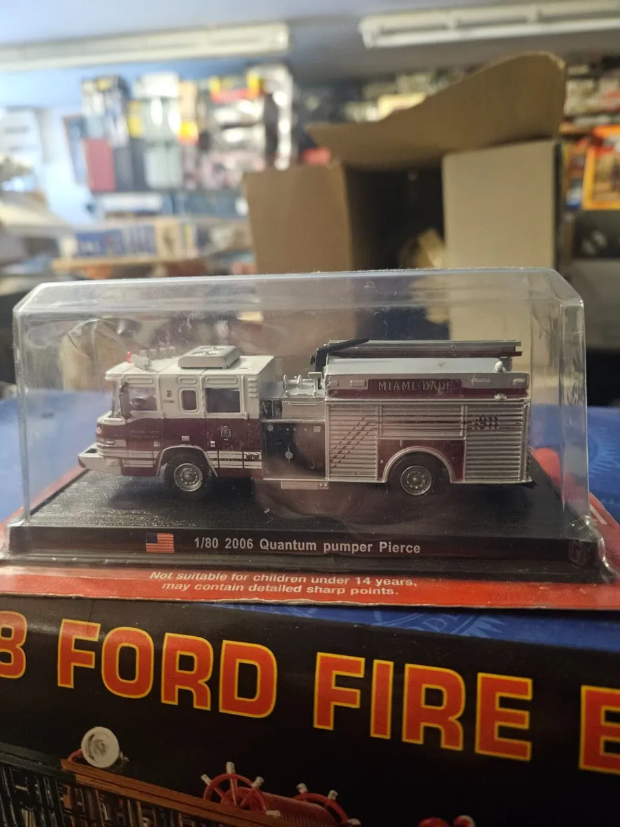 Corgi Atlas Fire Engine - Image 2