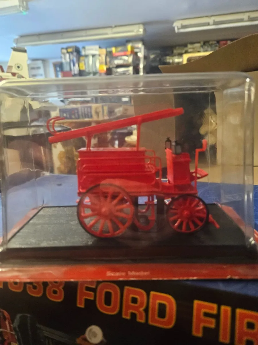 Corgi Atlas Fire Engine - Image 3