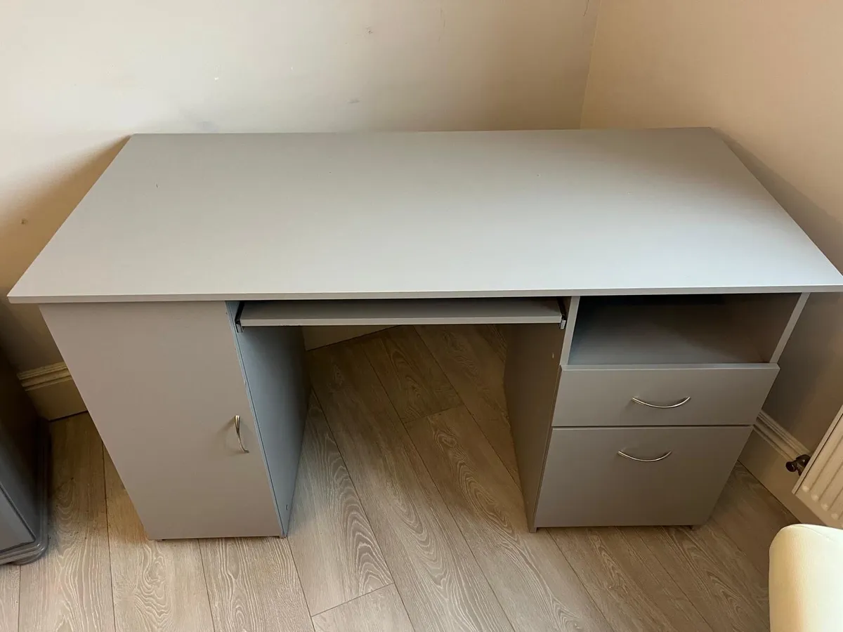 Bedroom Furniture Set - Image 4