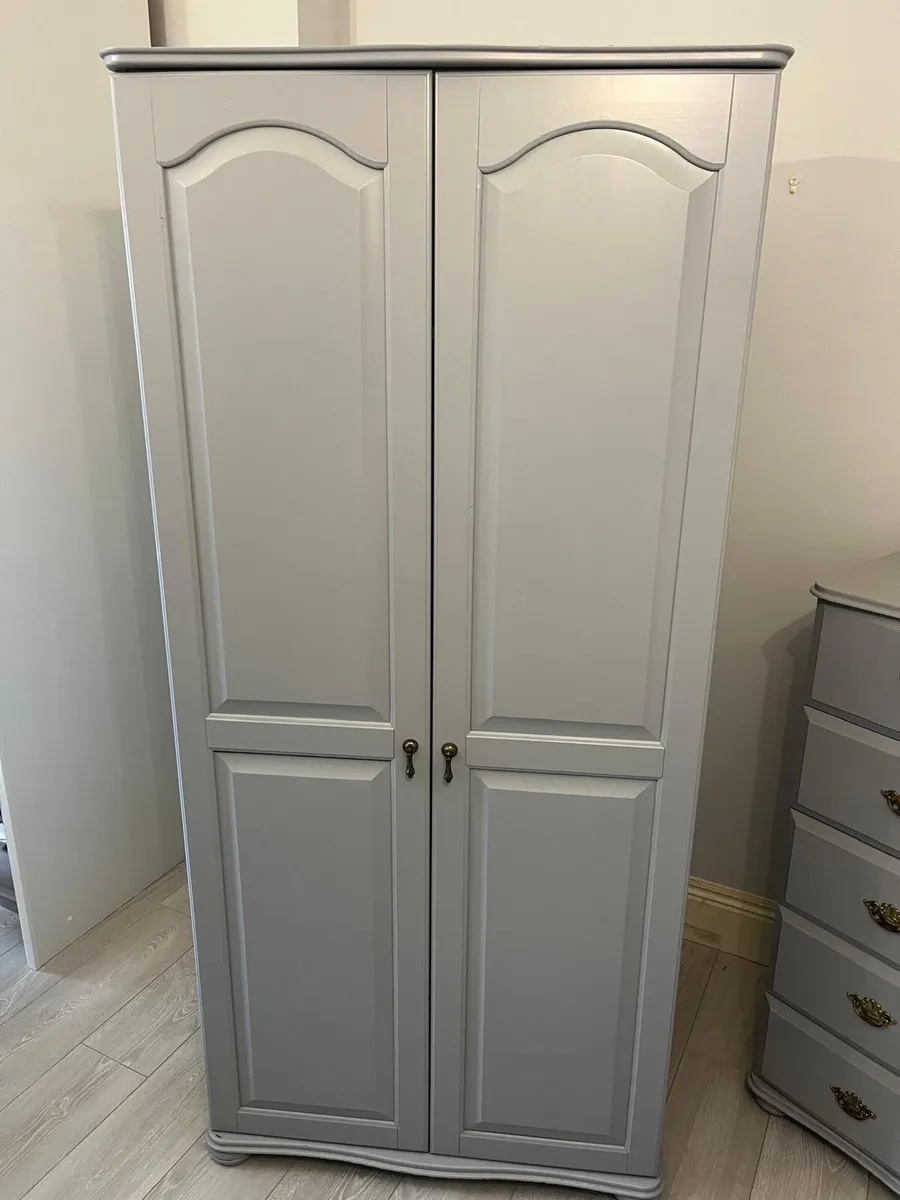 Bedroom Furniture Set - Image 2