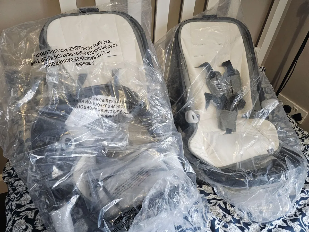 Zummi Halo double travel system & car seats - Image 4