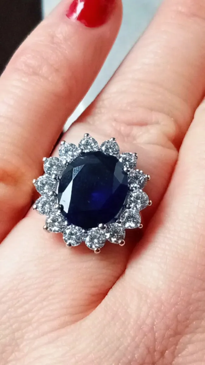 Beautiful Dress Ring - Image 1