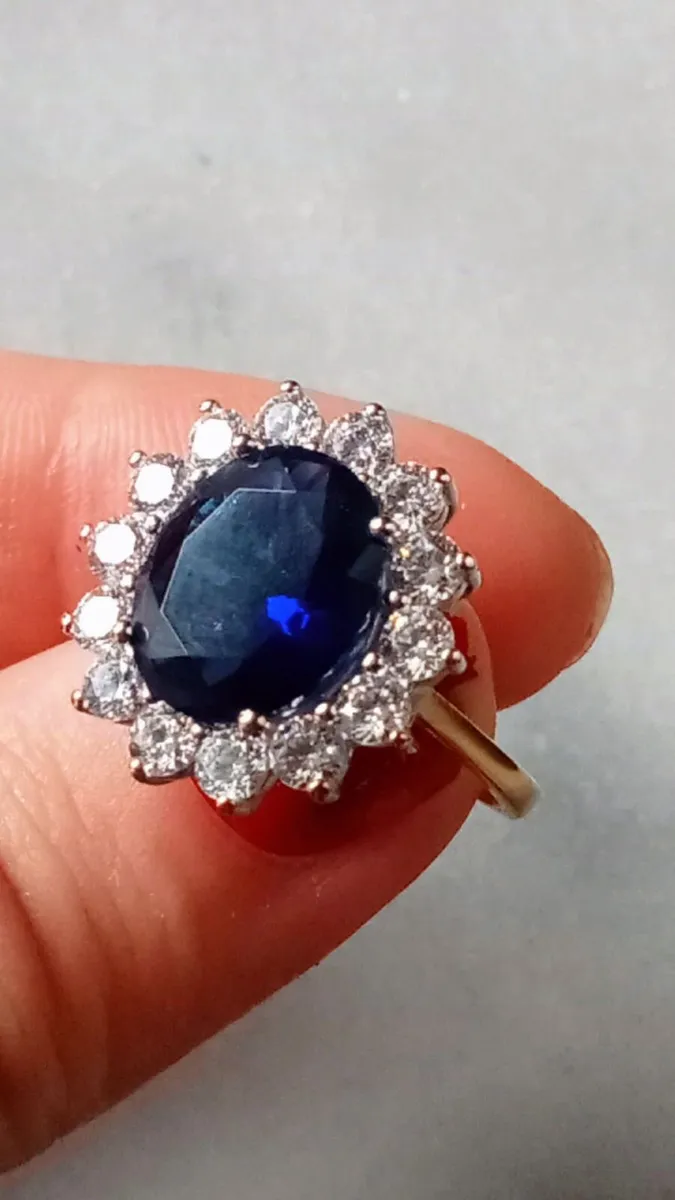 Beautiful Dress Ring - Image 2