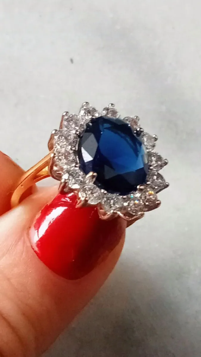 Beautiful Dress Ring - Image 4