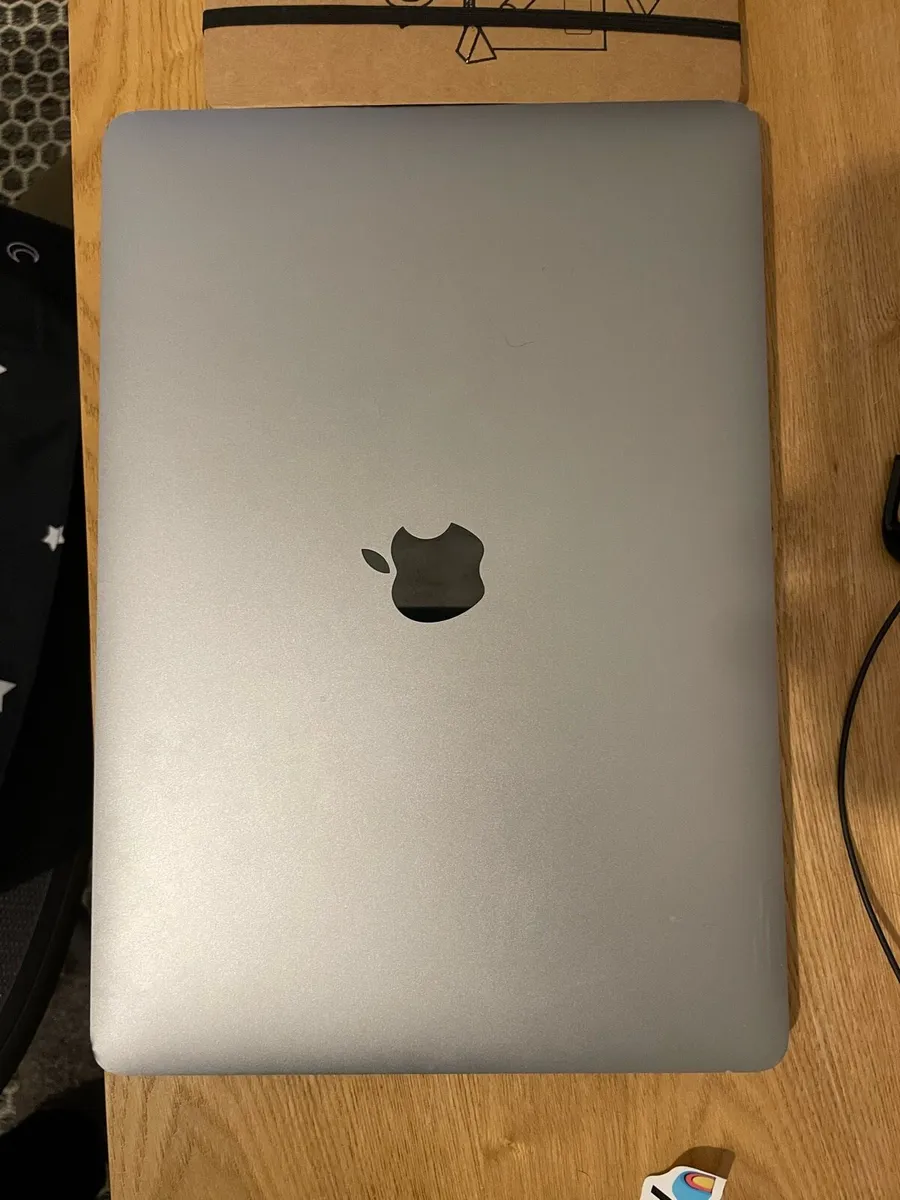 MacBook Air m1 8gb ram very good condition - Image 2