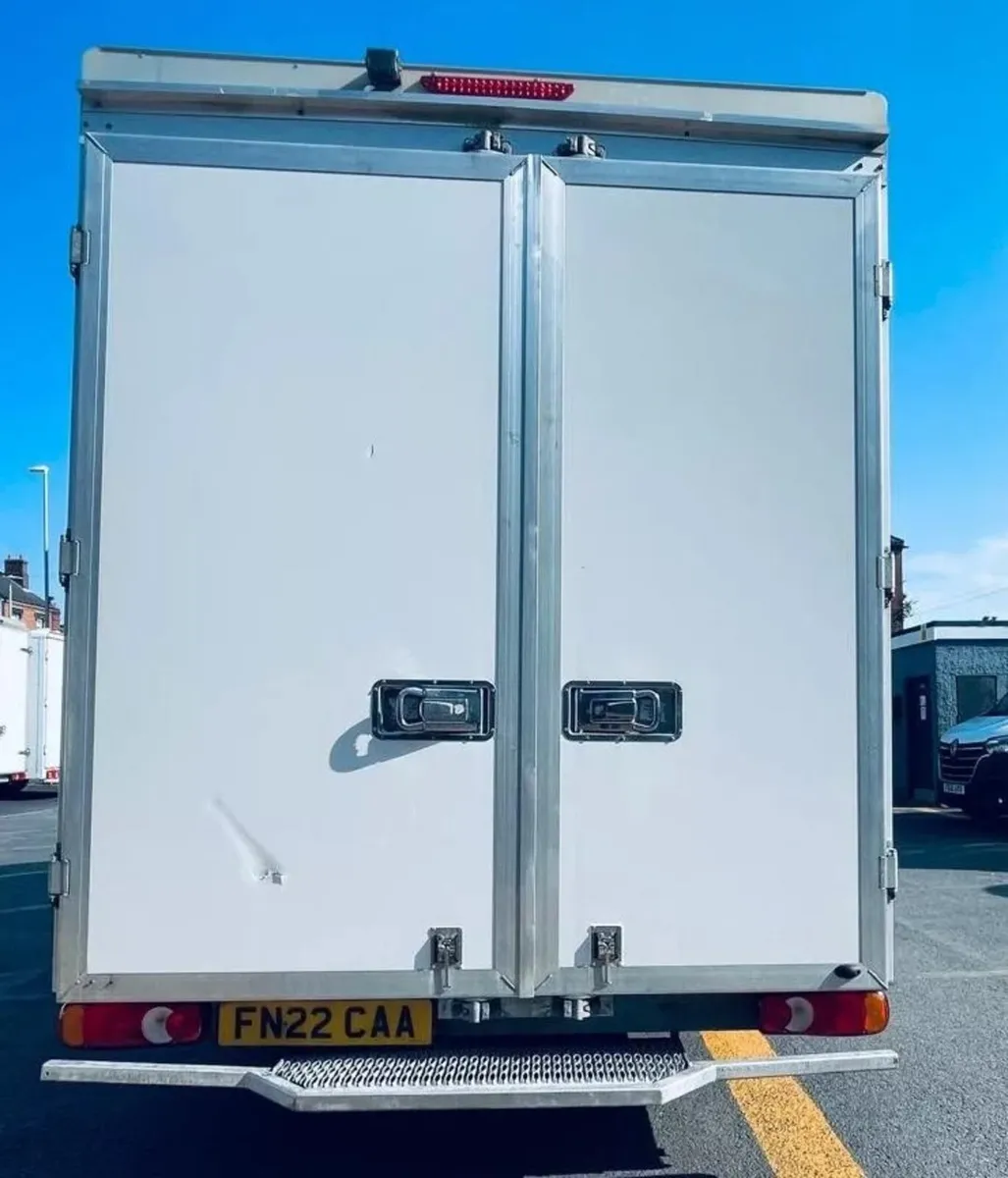 2022 Renault Master Luton Low Loader Box Van - Image 3