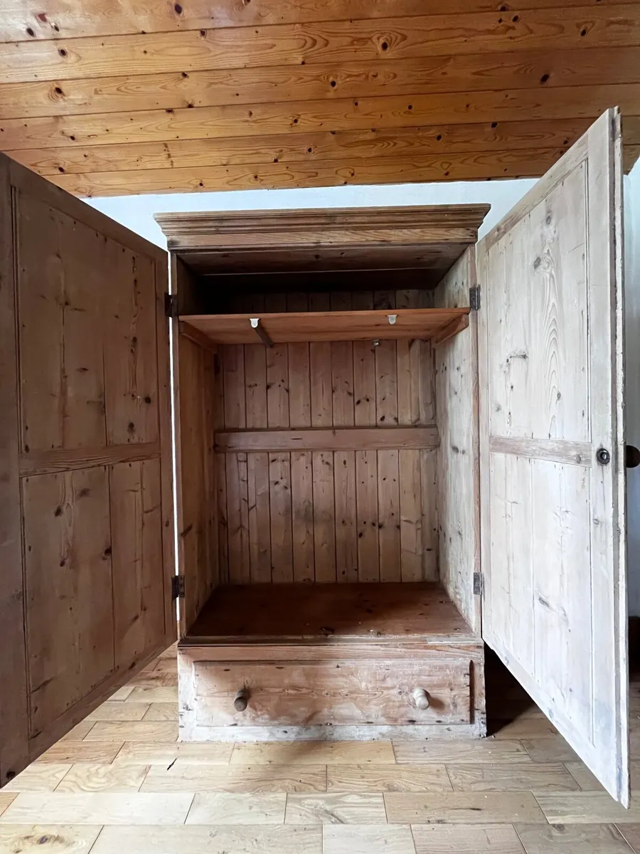 Antique pine vintage wardrobe - Image 3