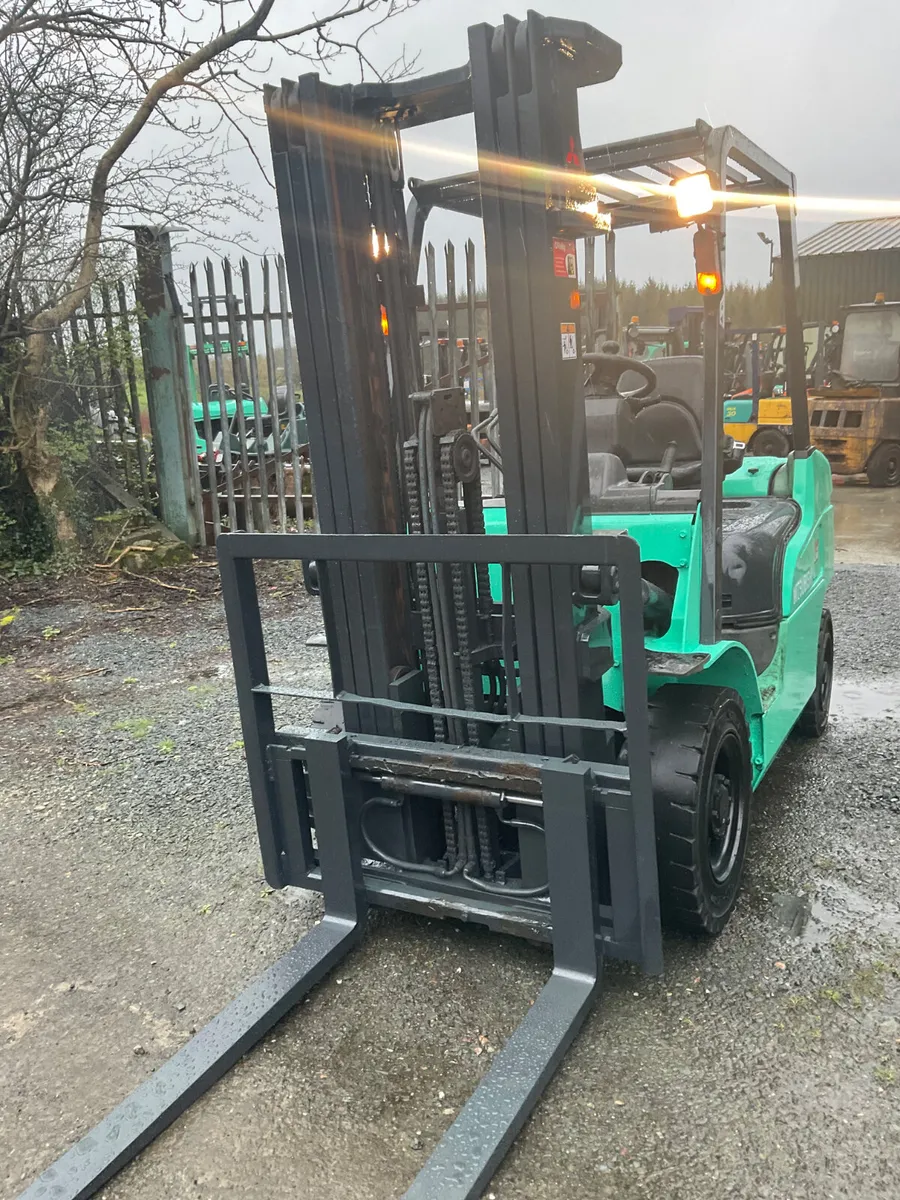 FORKLIFT - Image 2