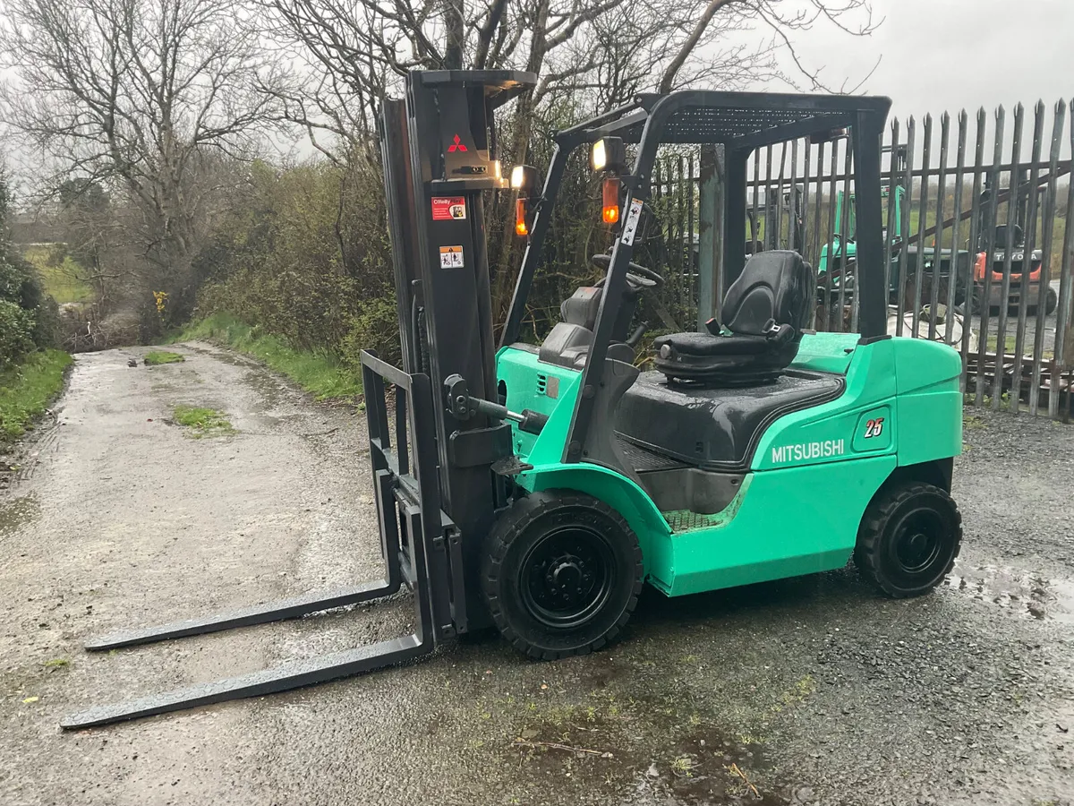 FORKLIFT - Image 1