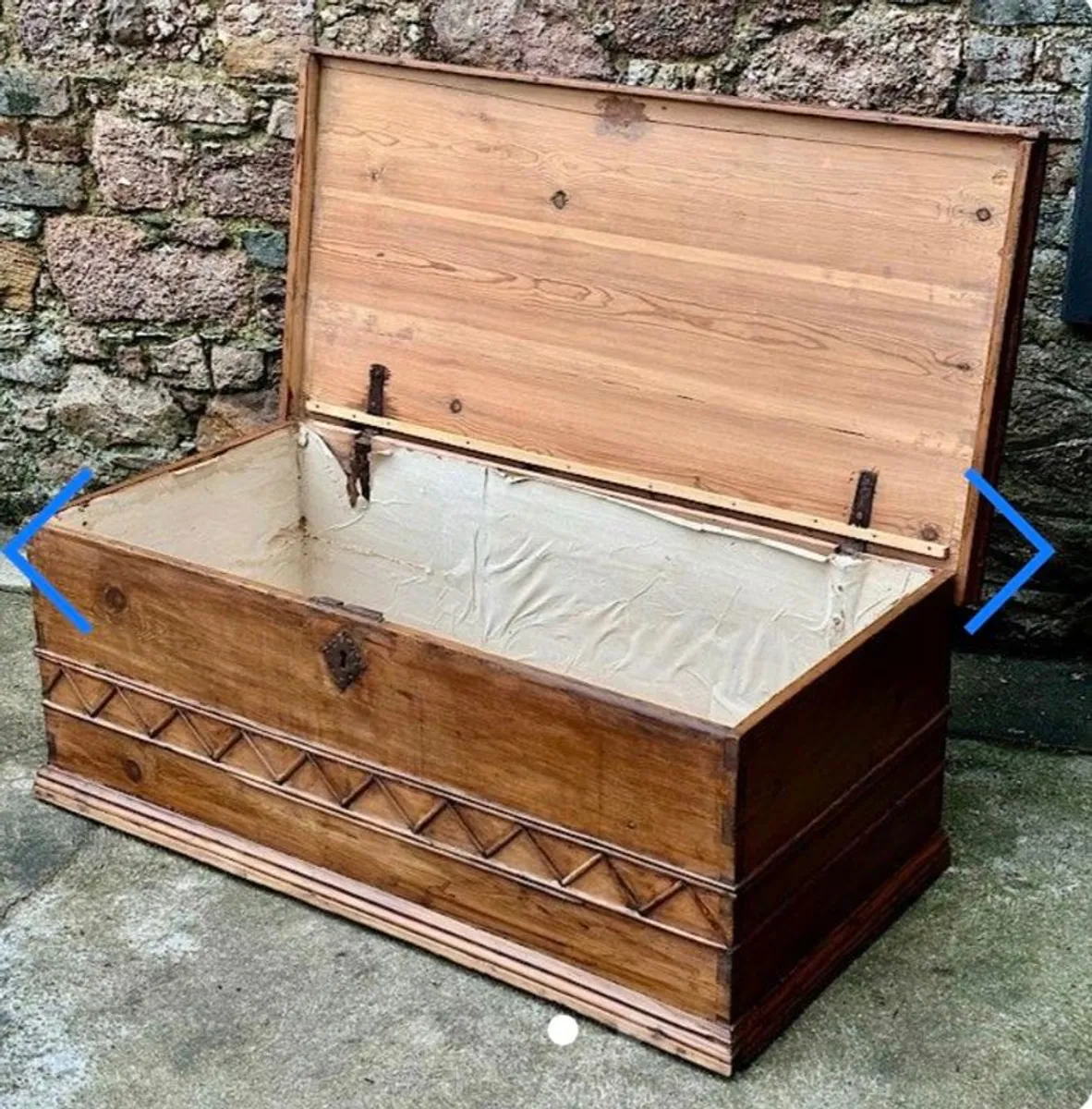 Antigue Pine Blanket box - Image 2