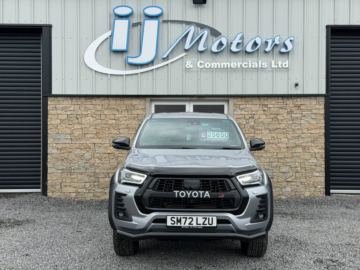 23 TOYOTA HILUX 2.8 D-4D GR SPORT 4WD CREWCAB - Image 2