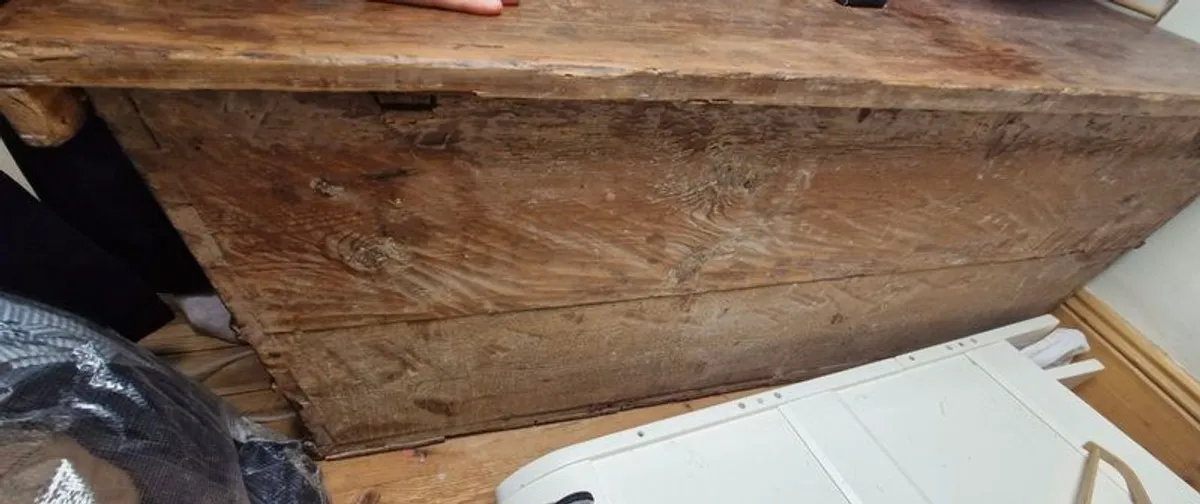 Antigue Pine Blanket box - Image 3