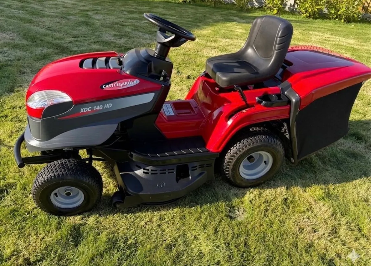 Mint condition 2021 Castlegarden mower - Image 1