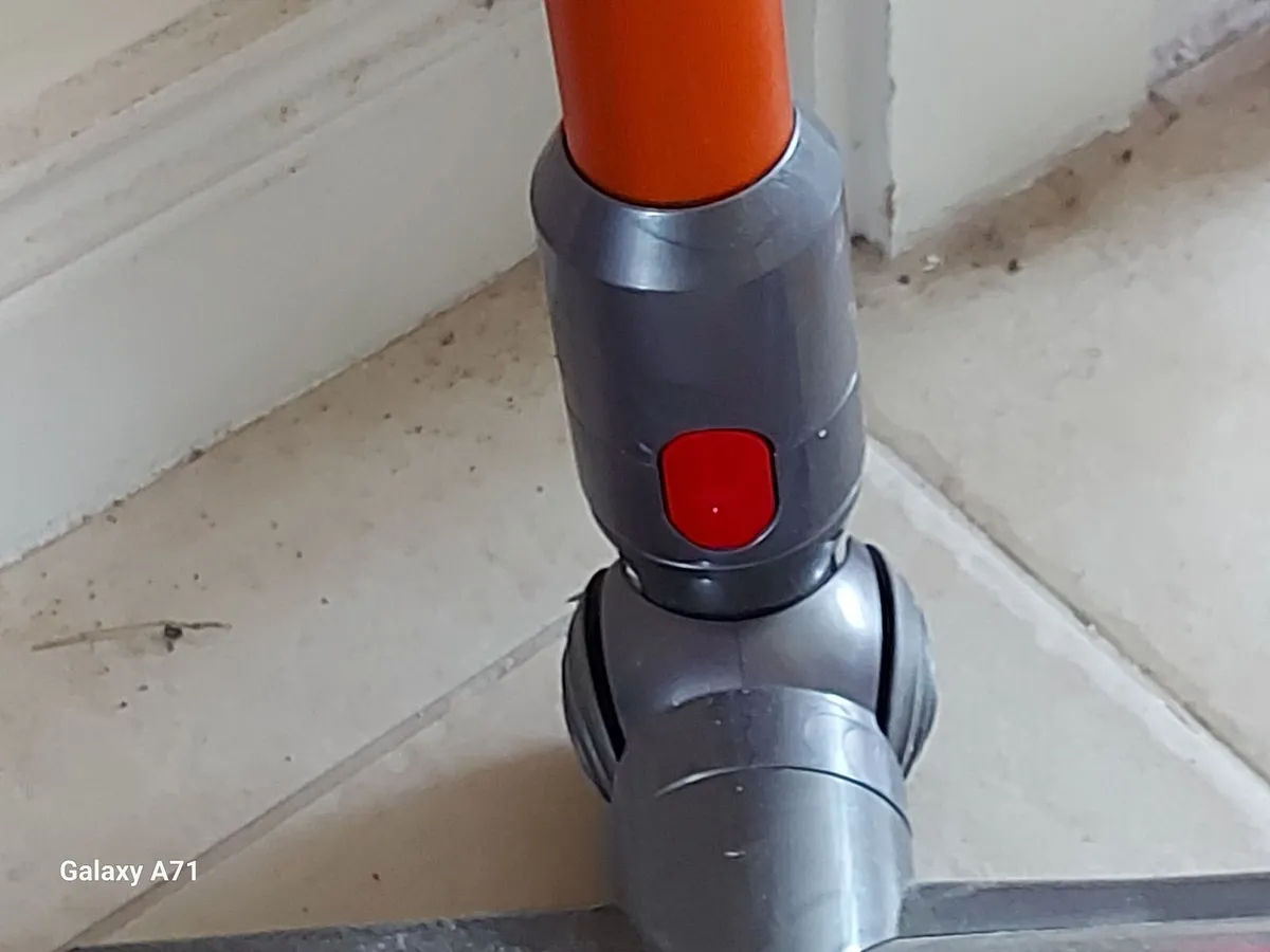 DYSON V7 Absolute Cordless Vacuum Cleaner - Image 3