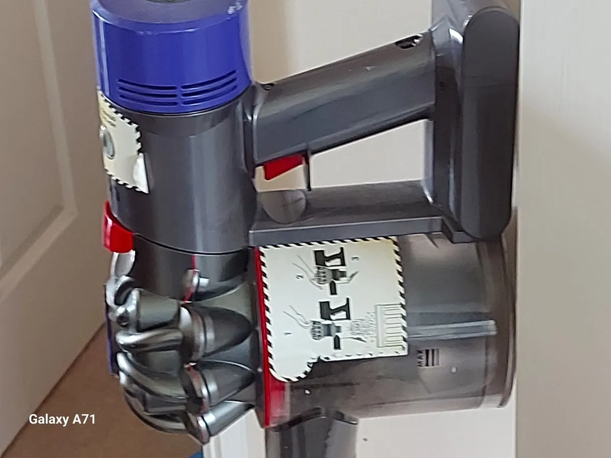 DYSON V7 Absolute Cordless Vacuum Cleaner - Image 4