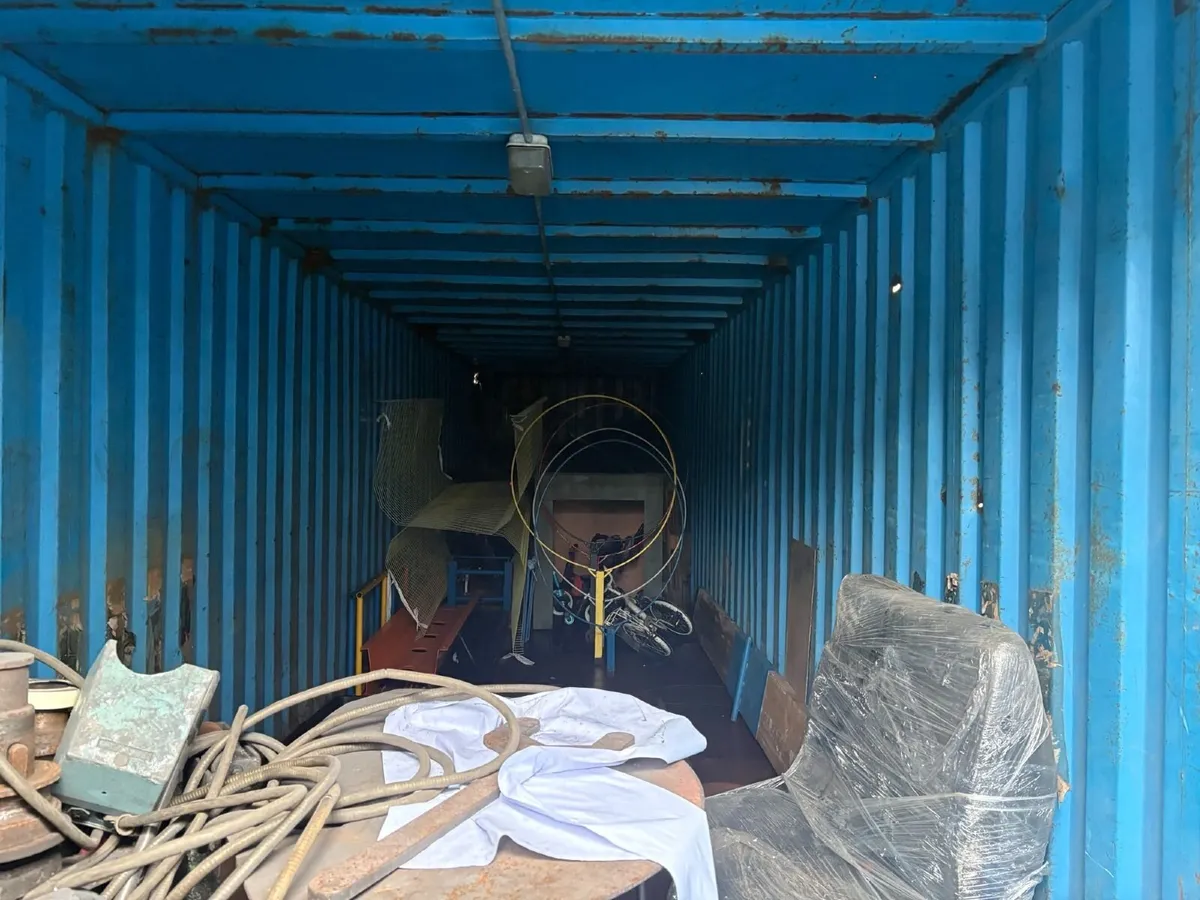 Shipping Containers - Image 4