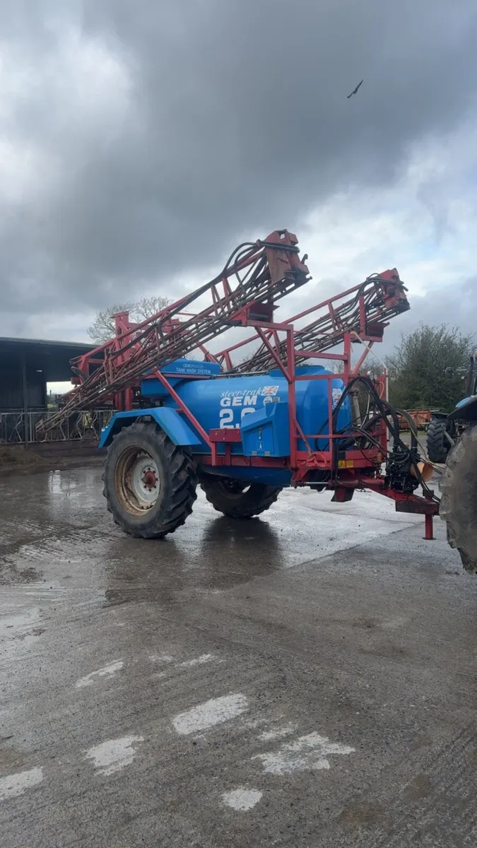 GEM steer-trak sprayer 2600ltr - Image 2