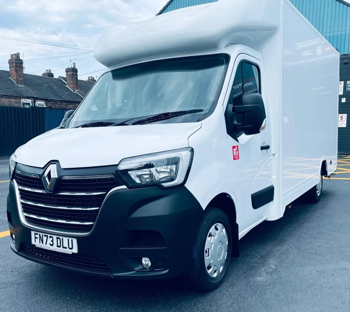 2023 Renault Master Luton Low Loader Box Van - Image 4