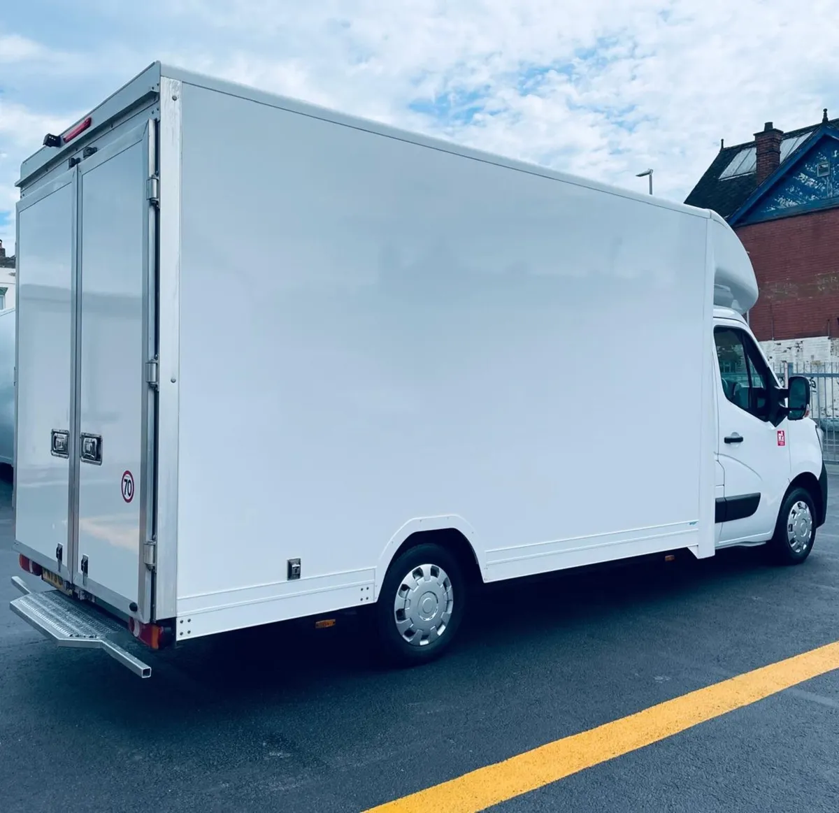 2023 Renault Master Luton Low Loader Box Van - Image 3