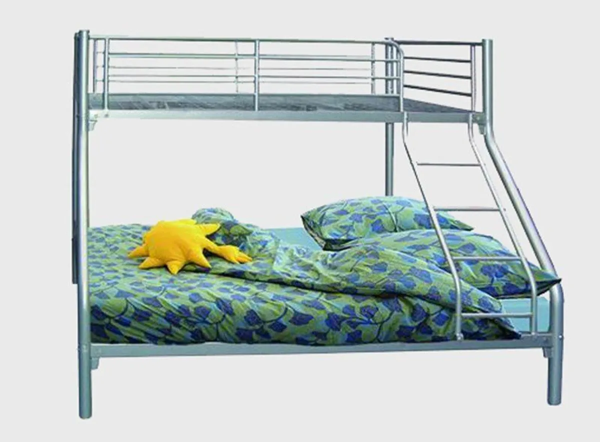 Bunk beds with double bottom - Image 1