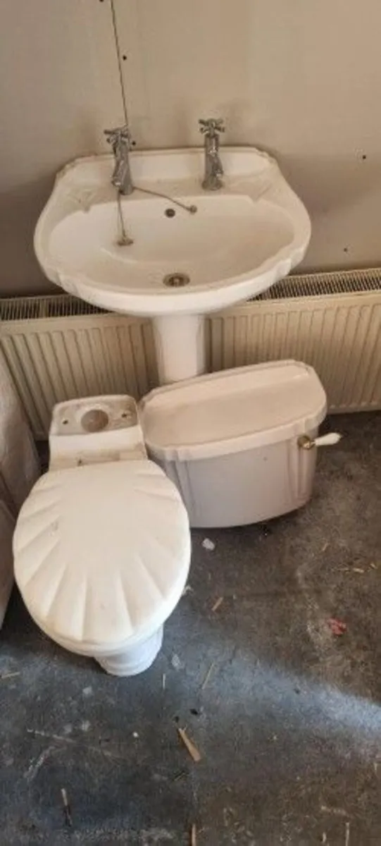 Victorian Style hand basin and toilet - Image 1