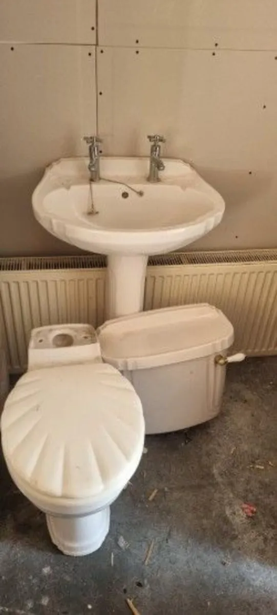 Victorian Style hand basin and toilet - Image 2