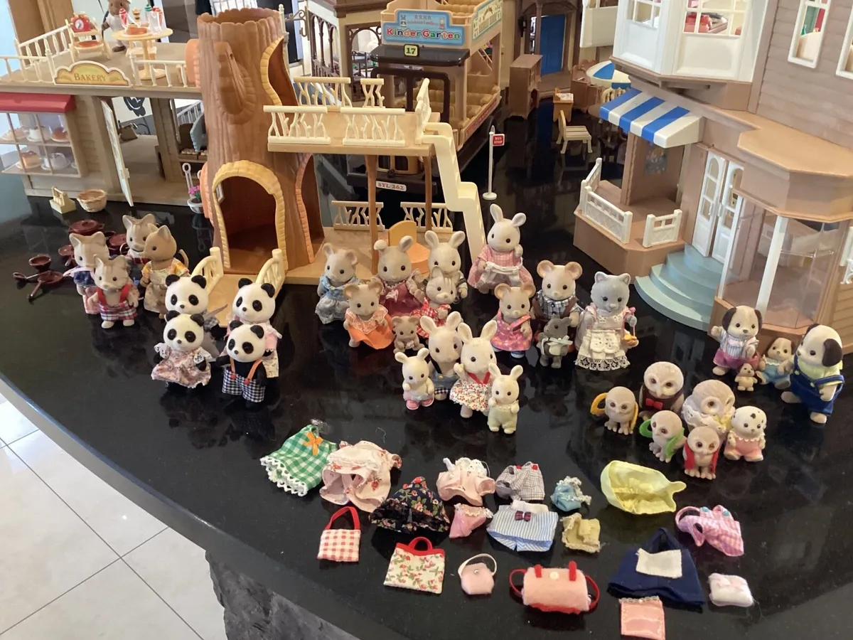 Sylvanian Families and house, School, bakery, etc - Image 2