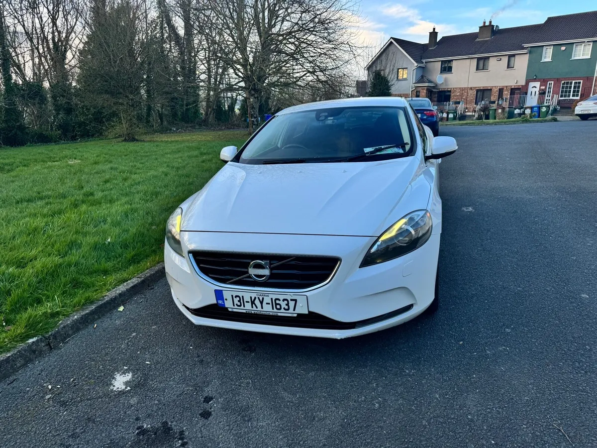 Volvo V40 2013 - Image 1