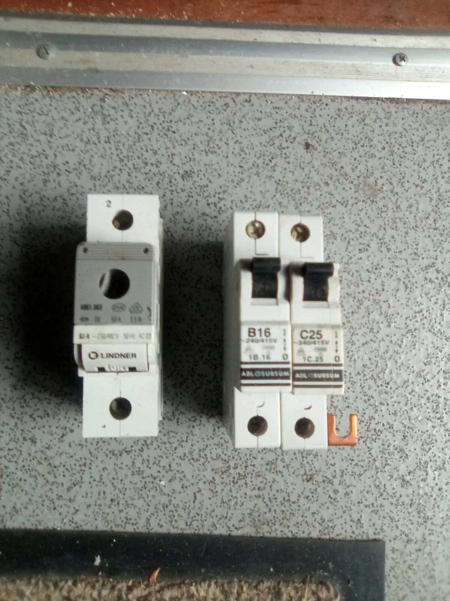 63.  AMP. SWITCH. FUSE.  AND. 2. CIRCUIT. BREAKERS - Image 1