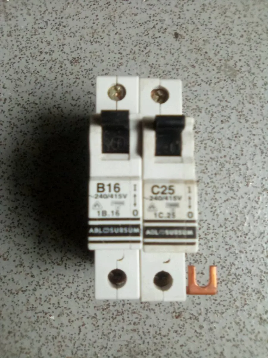 63.  AMP. SWITCH. FUSE.  AND. 2. CIRCUIT. BREAKERS - Image 3