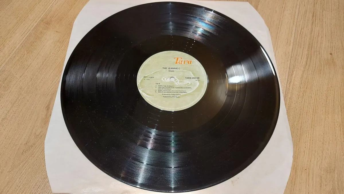 Oisin - The Jeannie C - Autographed Vinyl Record - Image 4