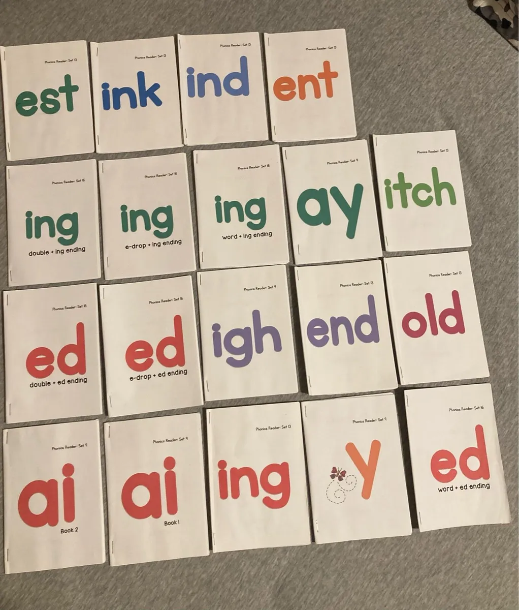 Kids reading books - Image 1