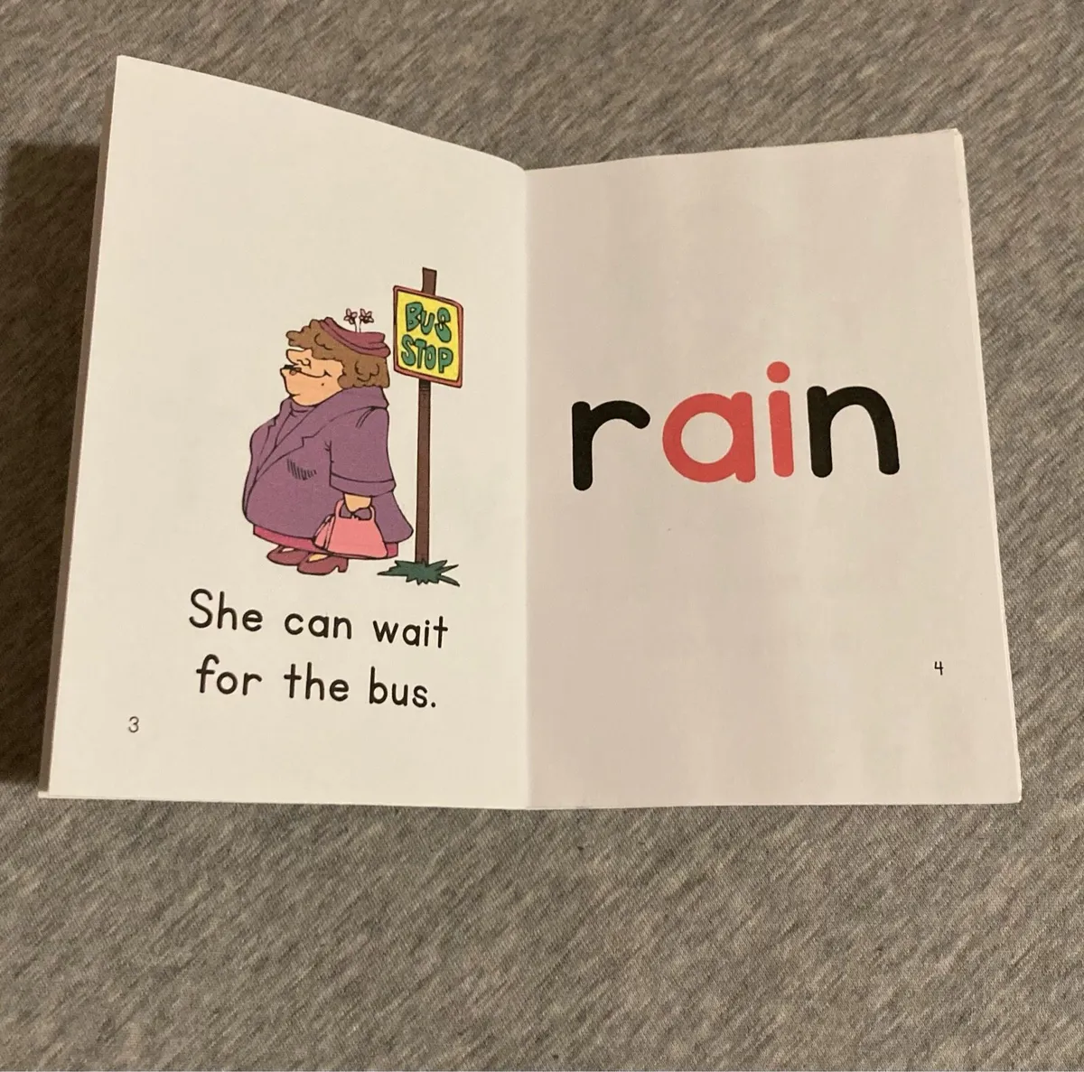 Kids reading books - Image 2