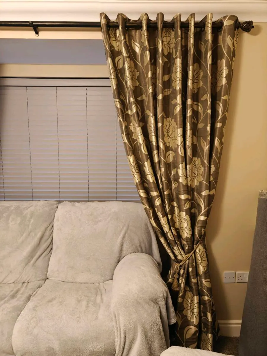 Beautiful 90 x 90 curtains and extendable curtains - Image 2
