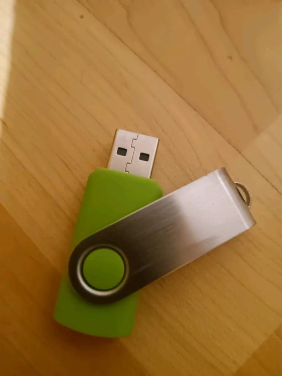USB FLASH DRIVERS - Image 1