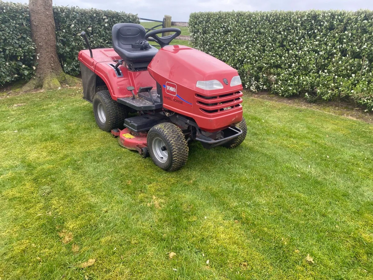 Tractor lawnmower - Image 1