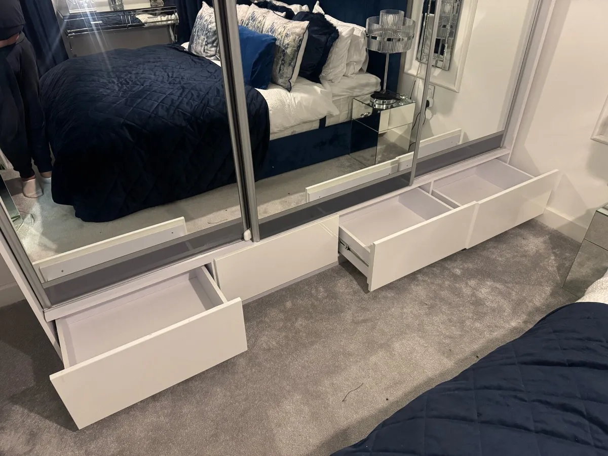 3 door wardrobe - Image 2