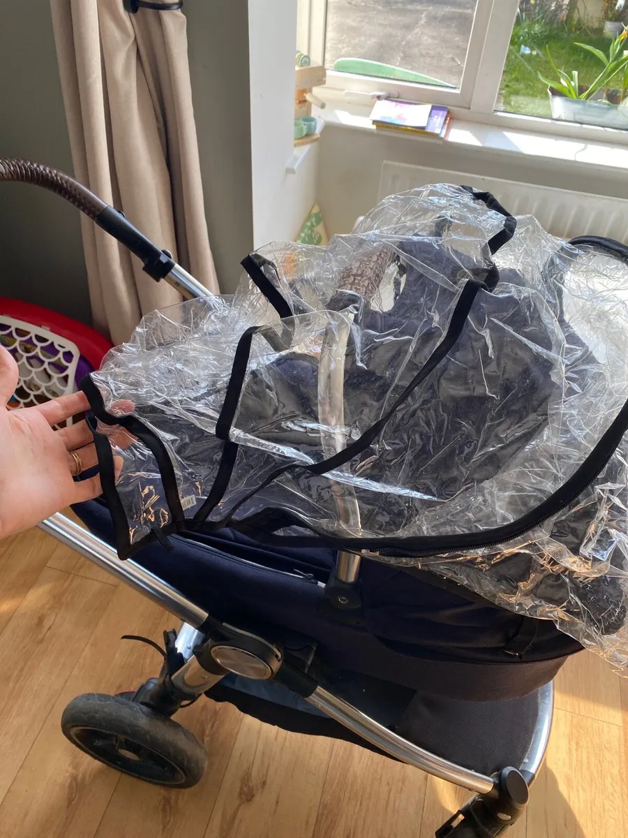 Baby bundle - Mamas and Papas pram plus car seat - Image 4