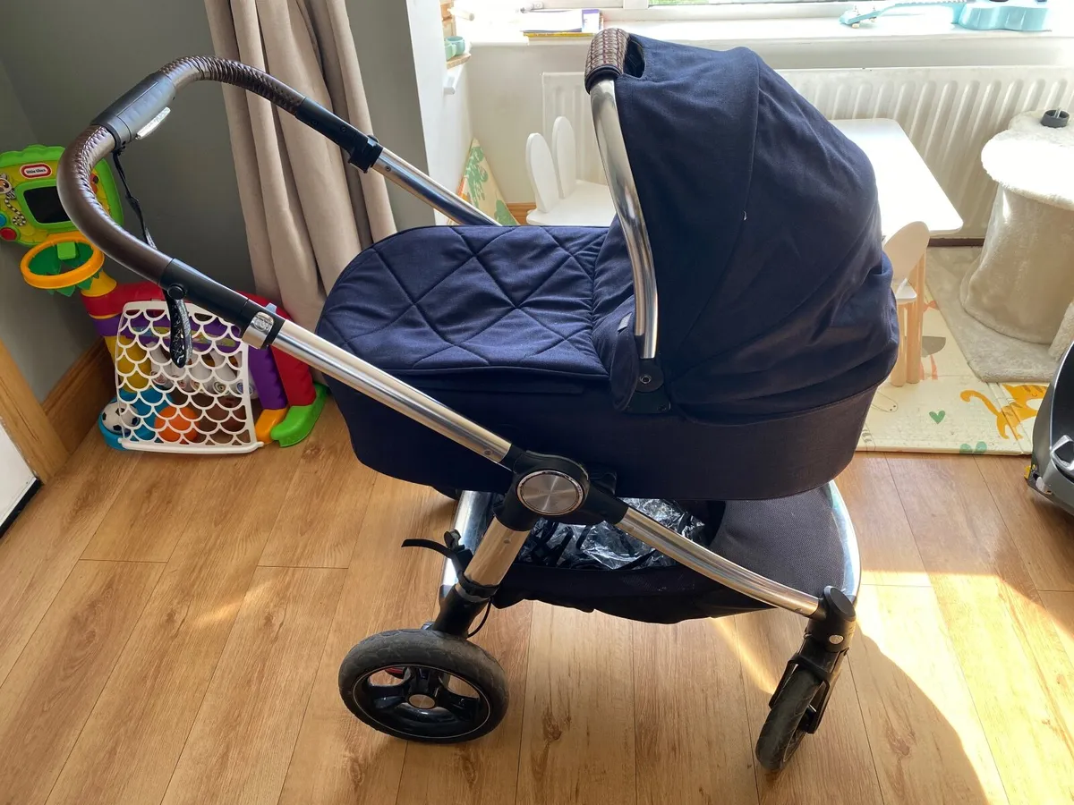 Baby bundle - Mamas and Papas pram plus car seat - Image 1